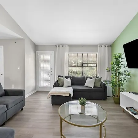 3Br Luxe Oasis Near Downtown, Pool, Gym, Bball Crt